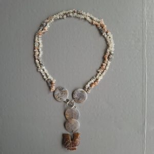 Multiedelsteinkette mit chinesischem Glücksbringer